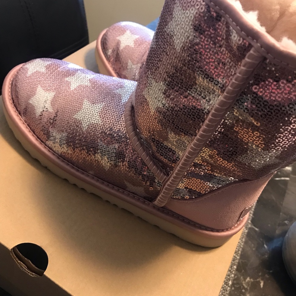 Like new UGG boots / worn once / warm /soft/ ❤️❤️ - Picture 4 of 7